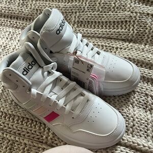Adidas shoes with beautiful light colors size 5